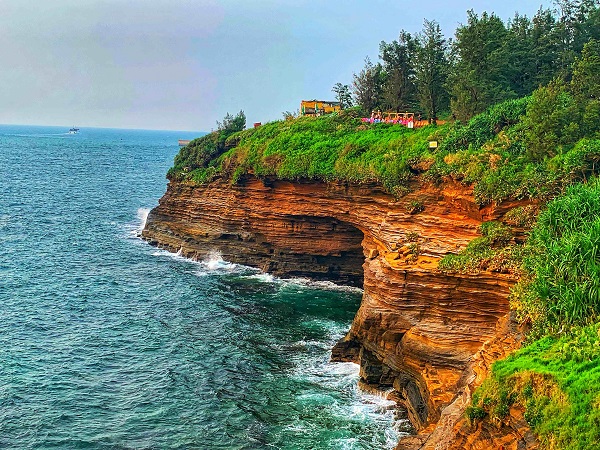 北海银滩•涠洲岛•越南下龙湾•天堂岛•吉婆岛•河内胡志明陵 6天5晚游