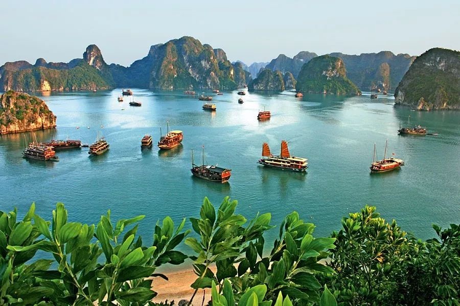 德天跨国瀑布•通灵峡谷•越南下龙湾•天堂岛•吉婆岛•河内胡志明陵 6天