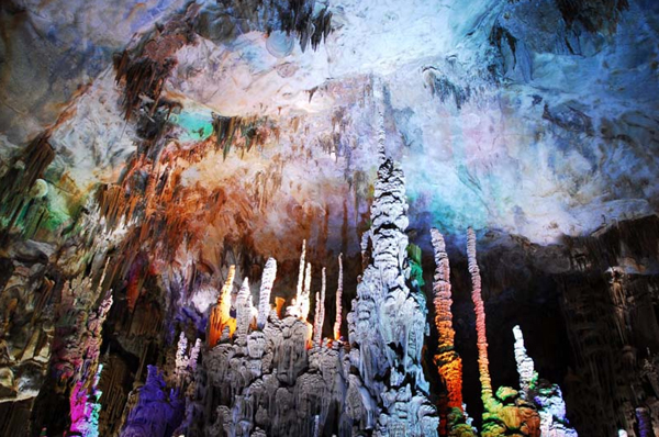 巴马百魔洞•百鸟岩•长寿村•水晶宫 2天1晚游