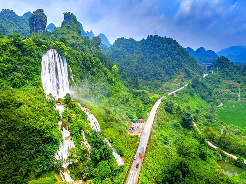 【小包团】德天跨国瀑布•通灵峡谷•巴马长寿村•北海银滩•涠洲岛•五彩滩•南湾街•滴水丹屏•防城港 8天7晚游【小包团自由】