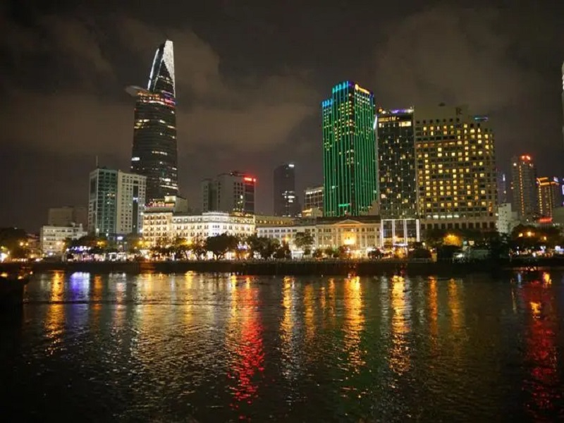 夜游西贡河