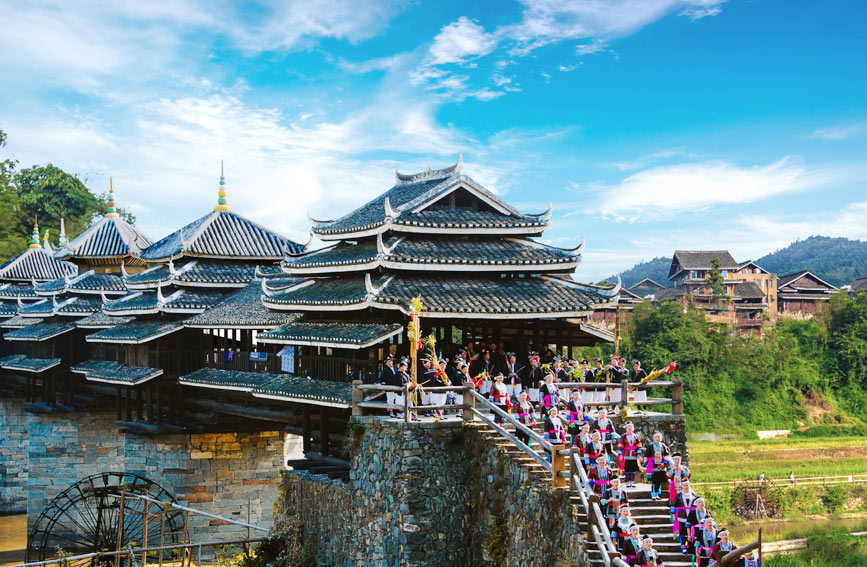 <b>【广西经典6天游】德天跨国瀑布•通灵大峡谷•北海银滩•涠洲岛•柳州程阳风雨桥•坐妹•程阳八寨 6天5晚游</b>