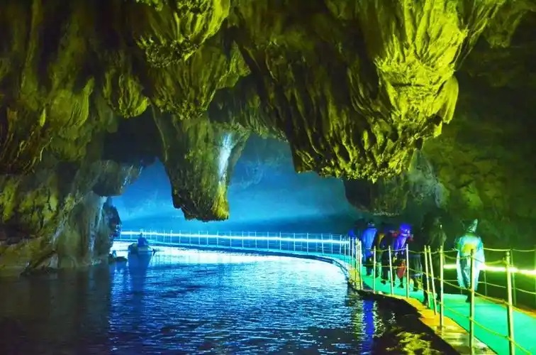 古龙山峡谷漂流